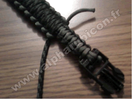 Seconde couche de tressage de la ceinture en paracorde