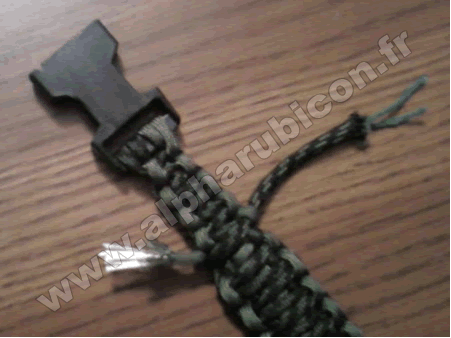 Finition et réglage de la ceinture en paracorde